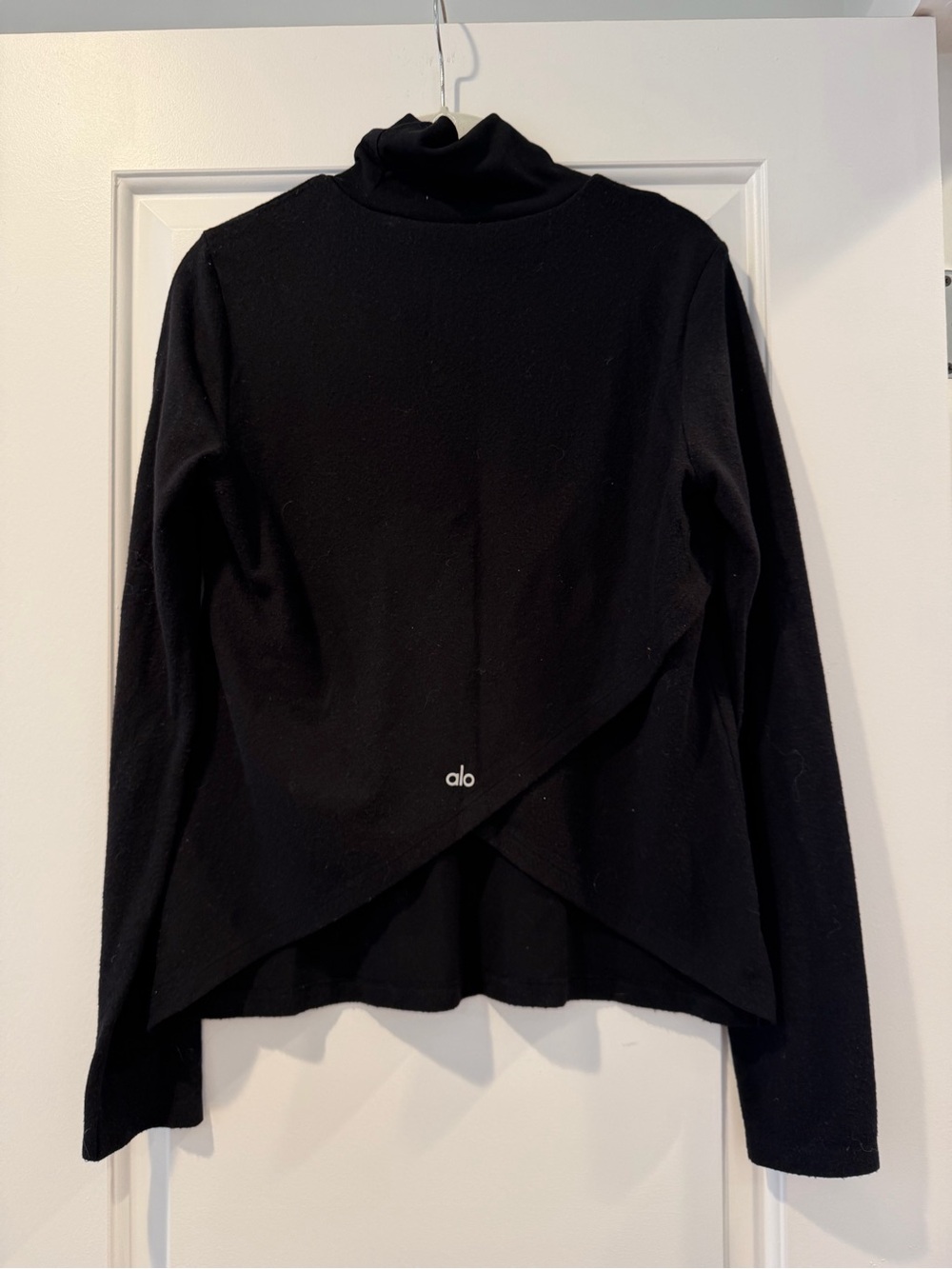 ALO Yoga Women's Black Turtleneck Top - size Medium